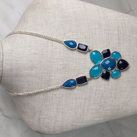 Faceted Resin Bib Style Necklace - Picture 1 of 5